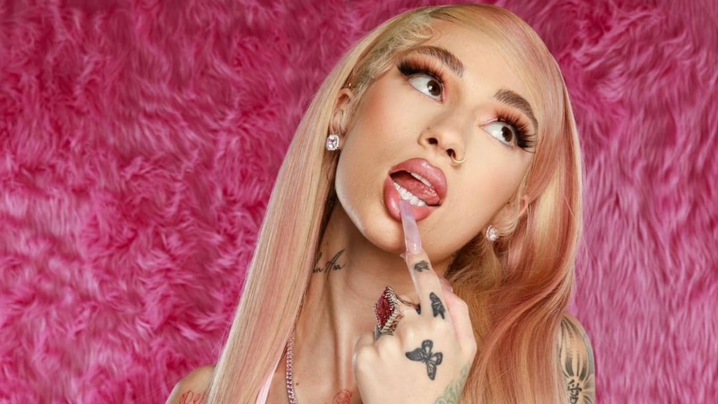 18 Year Old Celebrated For Making 50 Million On Onlyfans Youtube 18 Year Old Celebrated For Making 50 Million On Onlyfans Youtube