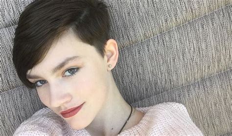 Alaskan Bush People S Rain Brown Shows Off New Short Hair Look Alaskan Bush People S Rain Brown Shows Off New Short Hair Look