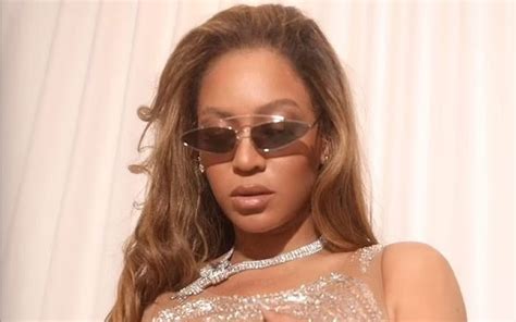 Beyonce Leaves Little To The Imagination As She Flashes Her Backside Em Beyonce Leaves Little To The Imagination As She Flashes Her Backside Em