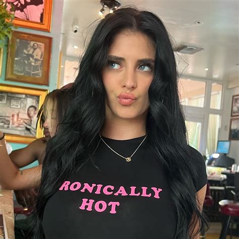 Camilla Araujo Of