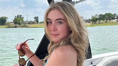 Grace Charis Shows Off Sensational Body In Tiny Bikini As Fans Tell Grace Charis Shows Off Sensational Body In Tiny Bikini As Fans Tell