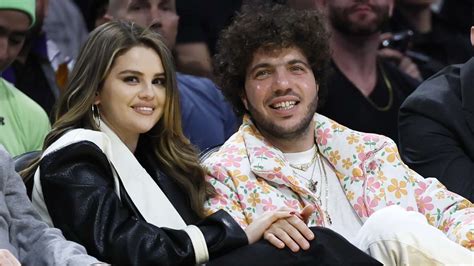Selena Gomez Shared A Makeup Free Photo From Bed With Benny Blanco Selena Gomez Shared A Makeup Free Photo From Bed With Benny Blanco