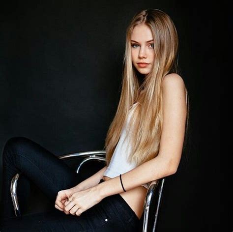 Skinny Blonde Nude
